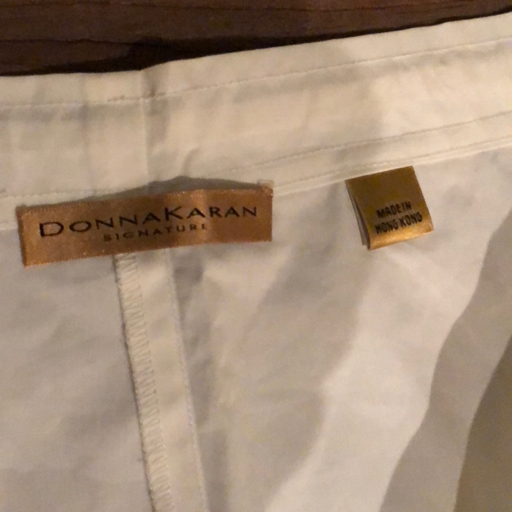 Donna Karan Signature white pants. Size US4